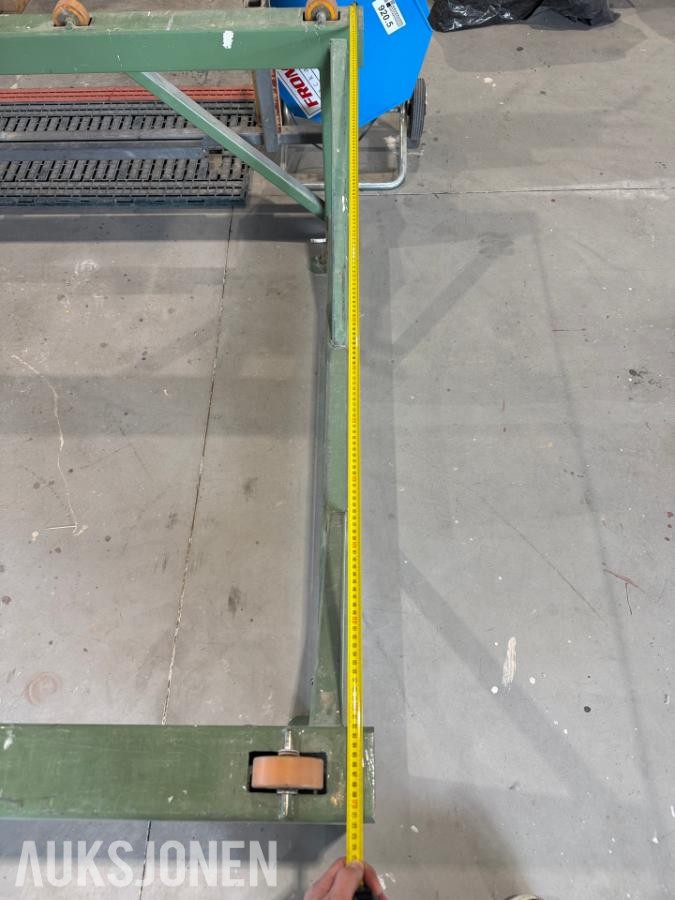 Hydraulisk butterfly-/vendeanlegg for veggelementer